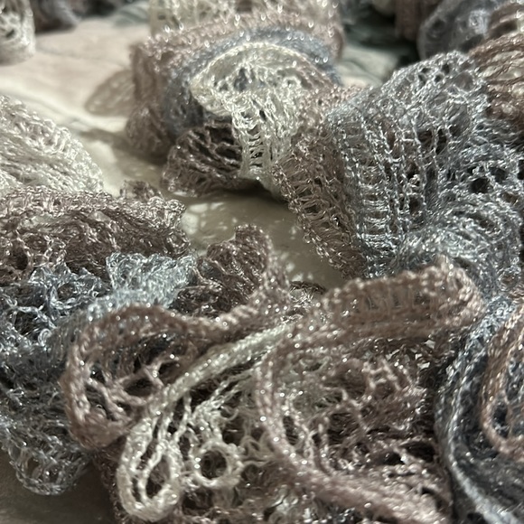 Knit lace ruffled scarf gray mauve white sparkle handmade ππ - Picture 4 of 8